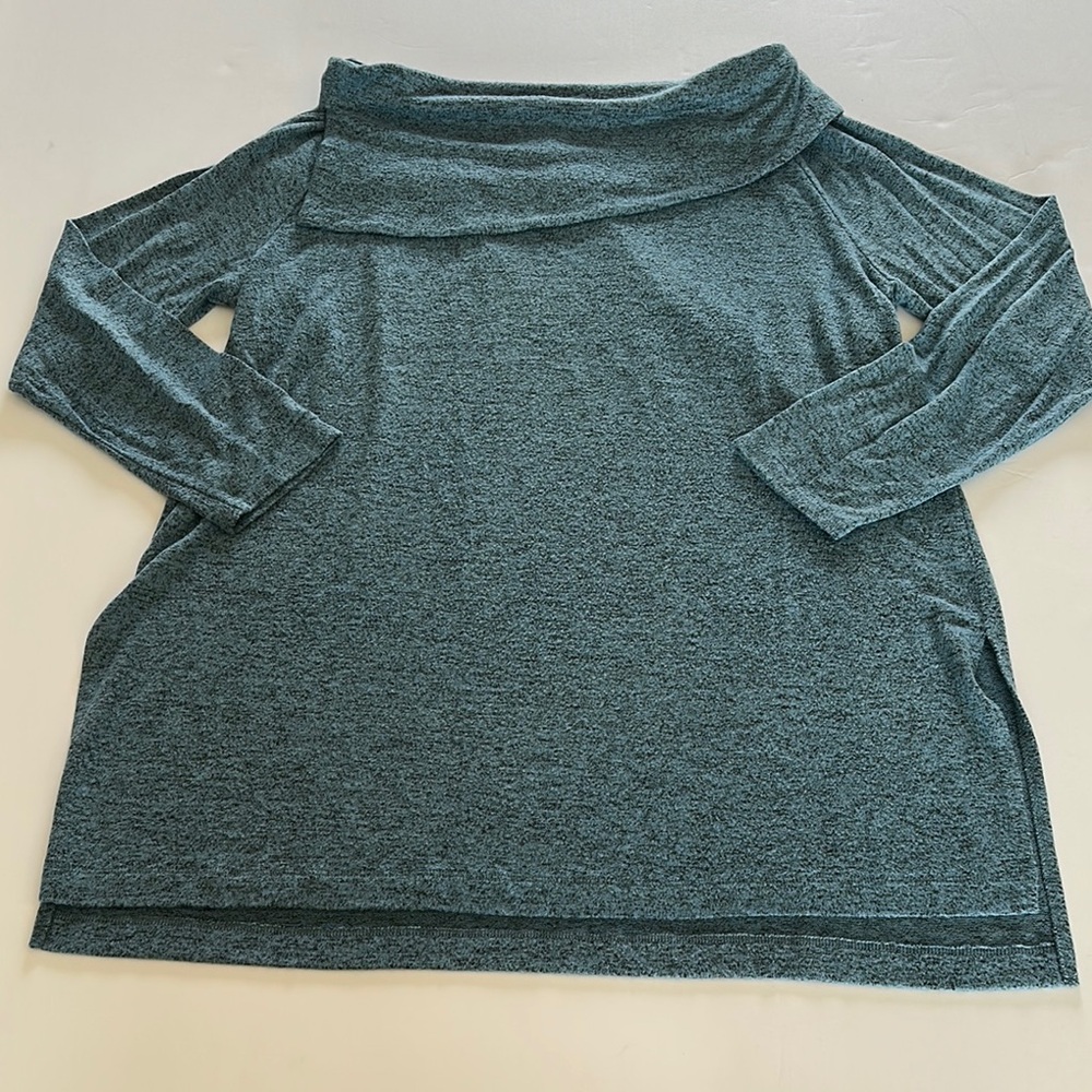 Chico’s zenergy Teal sweater Top